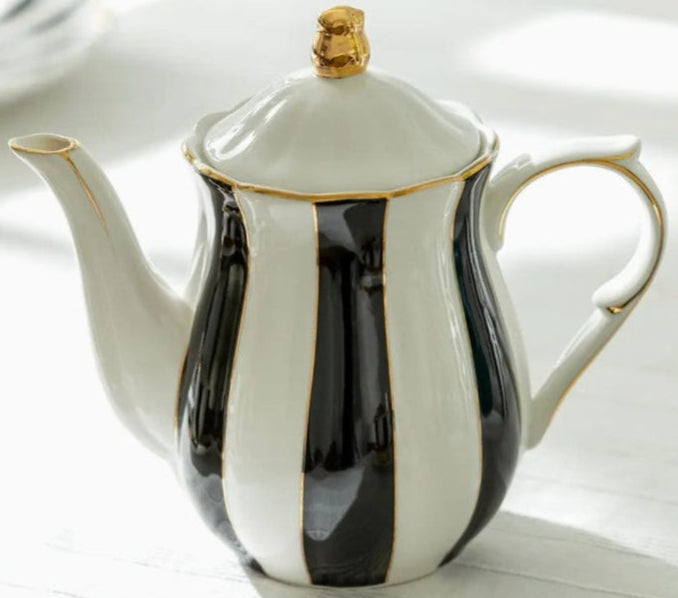 Beetlejuice Scallop Porcelain Teapot